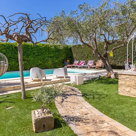 Luxury At At 390 Meters About From The With Private Swimming Pool * Pozzallo