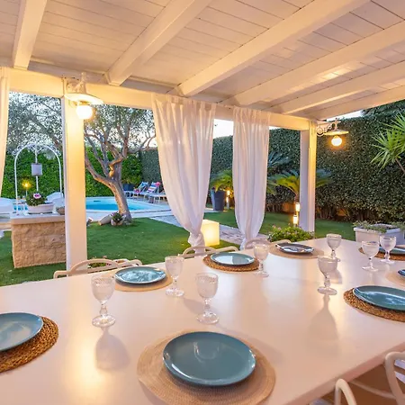 Villa Luxury At At 390 Meters About From The With Private Swimming Pool *