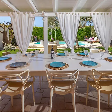 Luxury At At 390 Meters About From The With Private Swimming Pool * Pozzallo