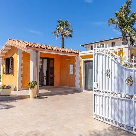 Luxury At At 390 Meters About From The With Private Swimming Pool Pozzallo