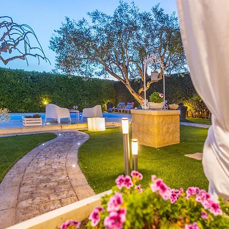 Luxury At At 390 Meters About From The With Private Swimming Pool Villa Pozzallo