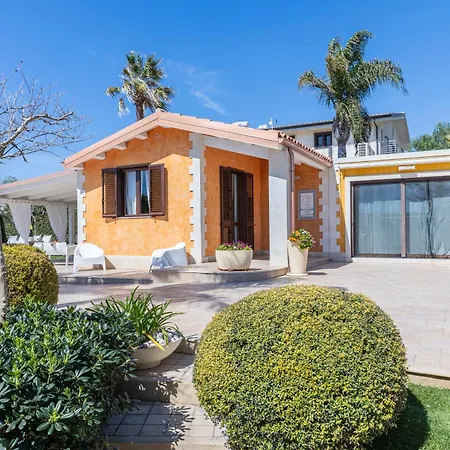 Luxury At At 390 Meters About From The With Private Swimming Pool Pozzallo