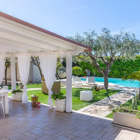 Luxury At At 390 Meters About From The With Private Swimming Pool * Pozzallo