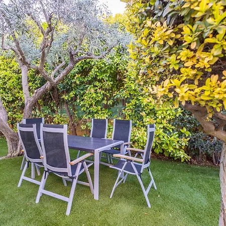Villa Luxury At At 390 Meters About From The With Private Swimming Pool *