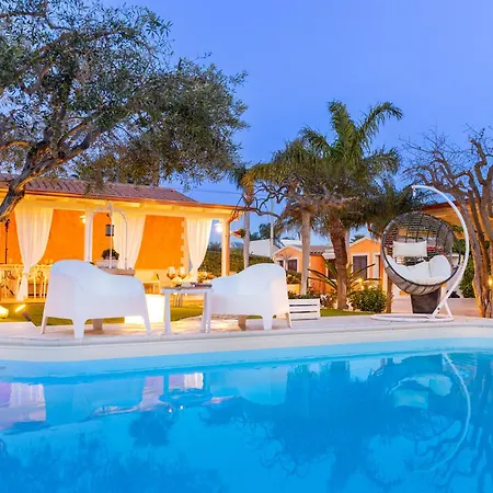 Luxury At At 390 Meters About From The With Private Swimming Pool Pozzallo