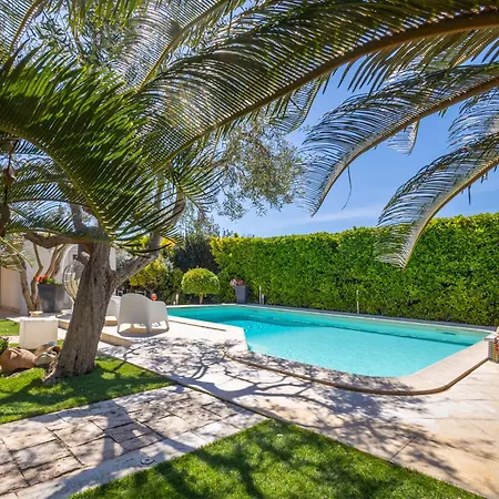 Luxury At At 390 Meters About From The With Private Swimming Pool Pozzallo