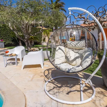 Villa Luxury At At 390 Meters About From The With Private Swimming Pool *